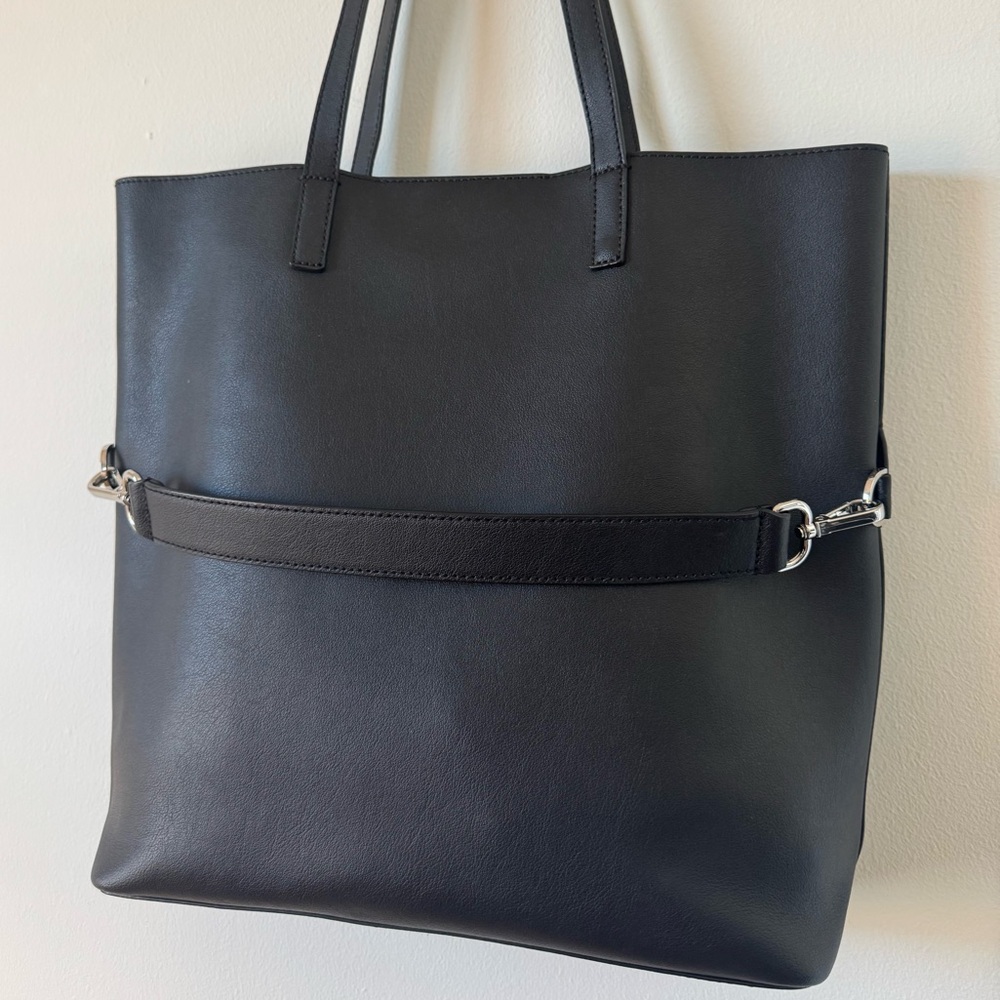 AWAY Longitude Leather Tote — Black (Lightly Used)